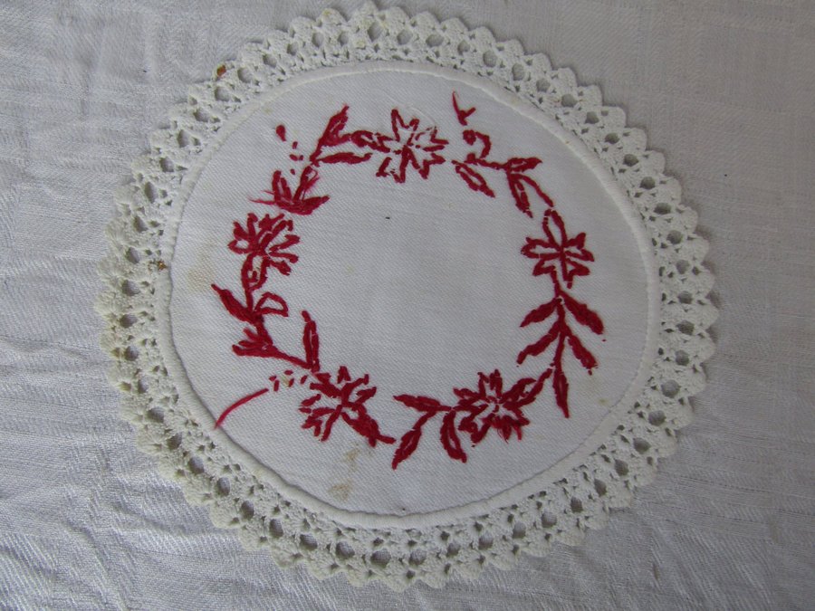 JUGEND broderad rund duk m knypplad spets D ca 18cm bomull