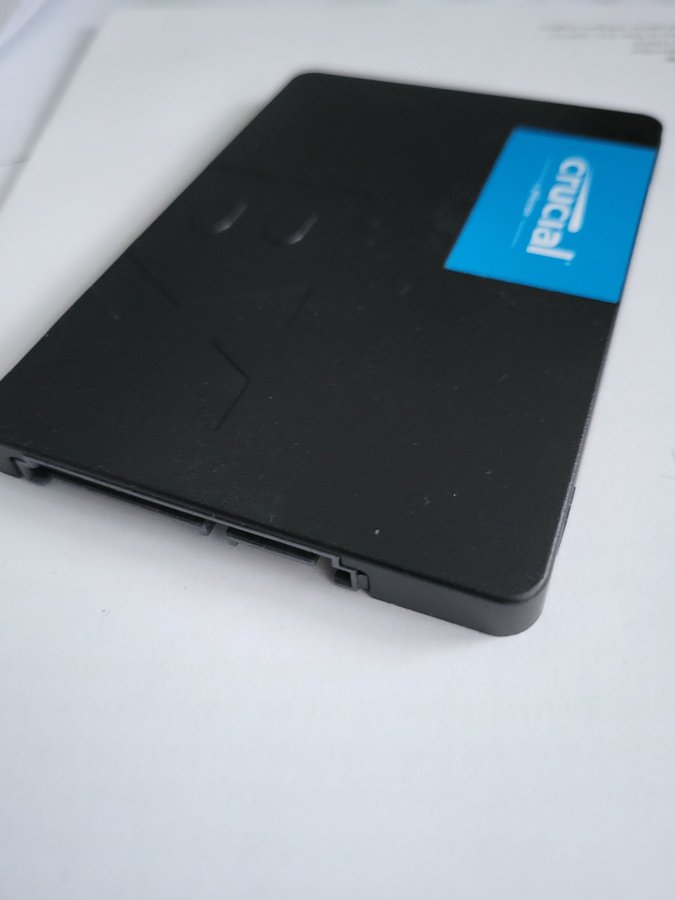 Hårddisk CRUCIAL 240GB SSD