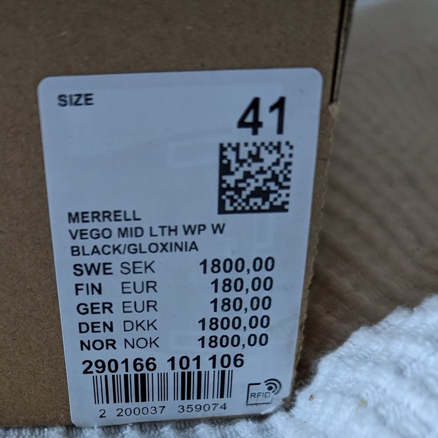 Merrell stl 41 vandringskängor svarta och lila