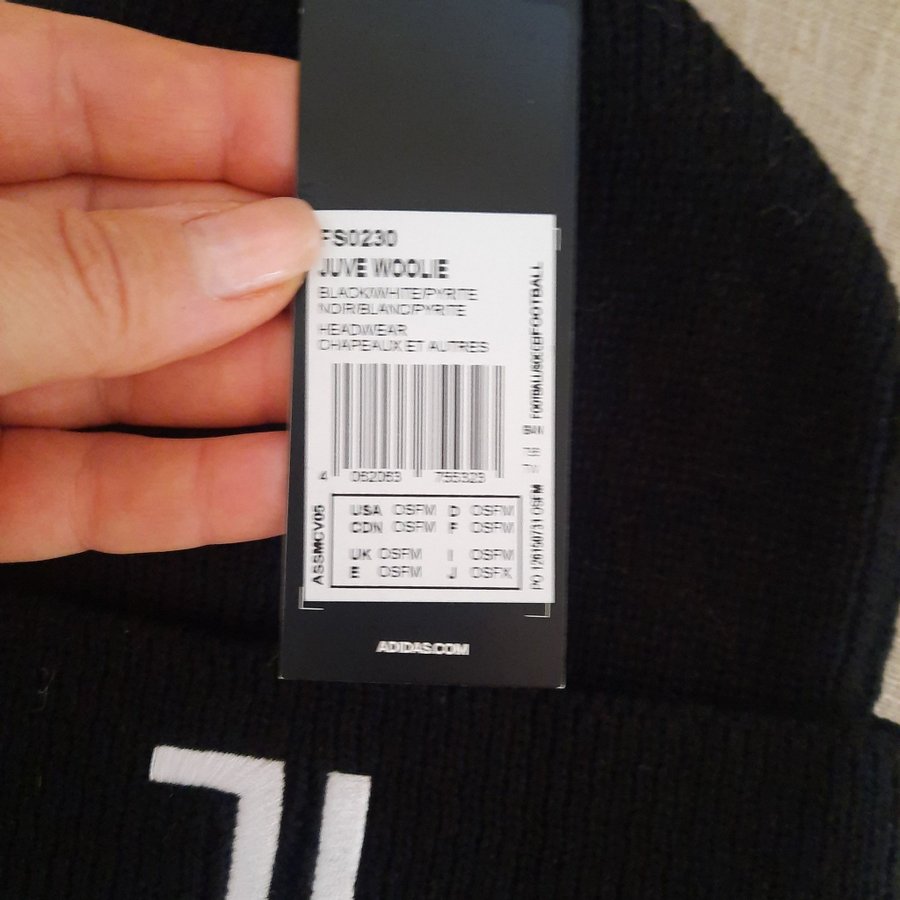 Adidas svart mössa storlek OSFM