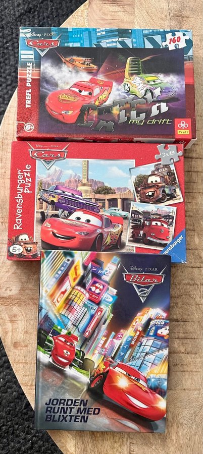 3 st pussel + 1 bok Disney Pixar Cars Blixten McQueen