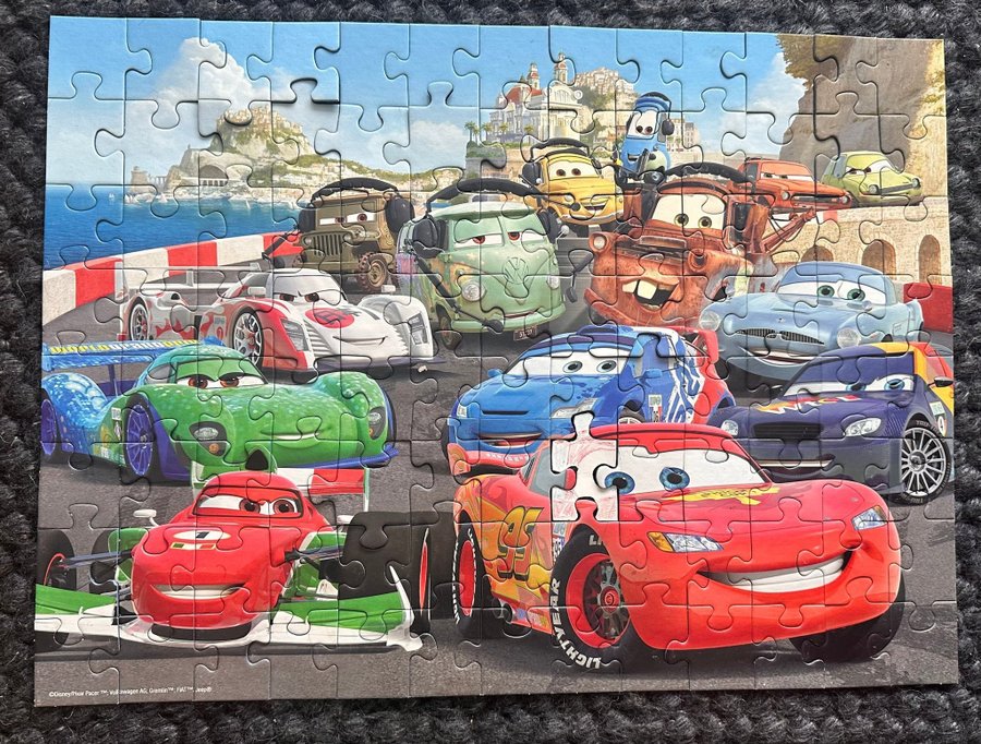 3 st pussel + 1 bok Disney Pixar Cars Blixten McQueen