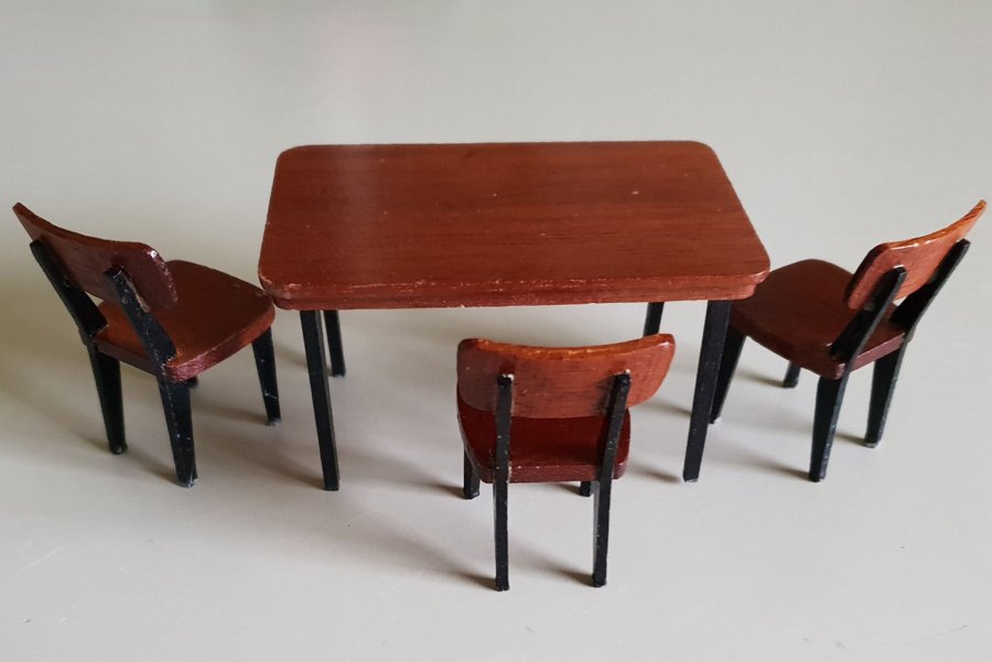 4 Retro dockskåpsmöbler Lundby bord+ 3 stolar i teak 1960- tal