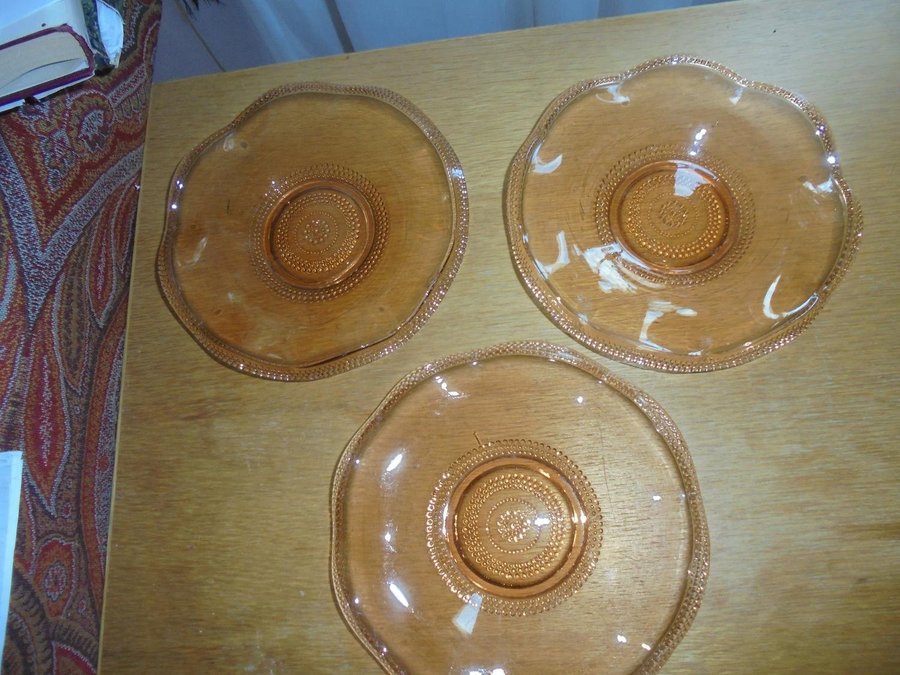 3 glas talrikar