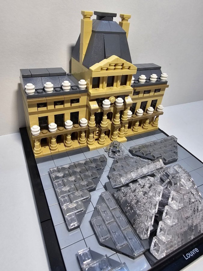 Lego Architecture Louvre 21024