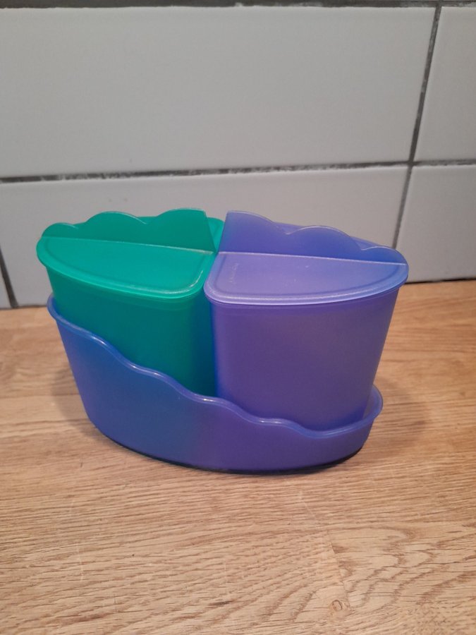 2 förvaringsburkar med lock från TUPPERWARE till socker och grädde