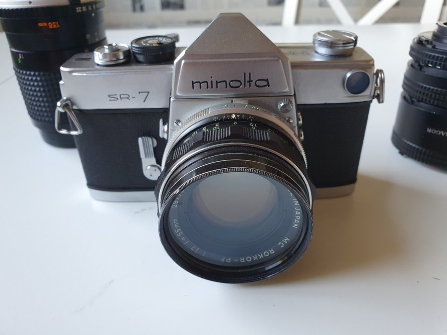 Minolta SR-7 med två objektiv