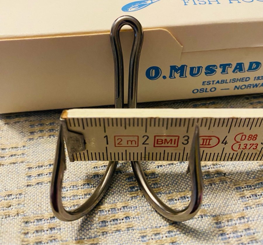 MUSTAD 7/0. Qual 7982 HS. 3 st STORA kvalitets Dubbelkrokar!