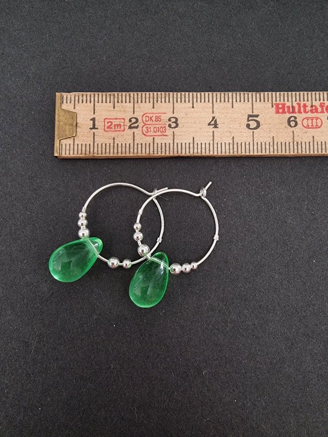 Kreoler i sterlingsilver m en stor droppe i URANGLAS grön URANIUM hoop earrings