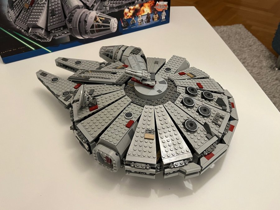 Lego Star Wars 7965 Millennium Falcon