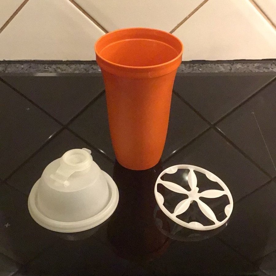 Tupperware klassisk shaker, komplett med insats