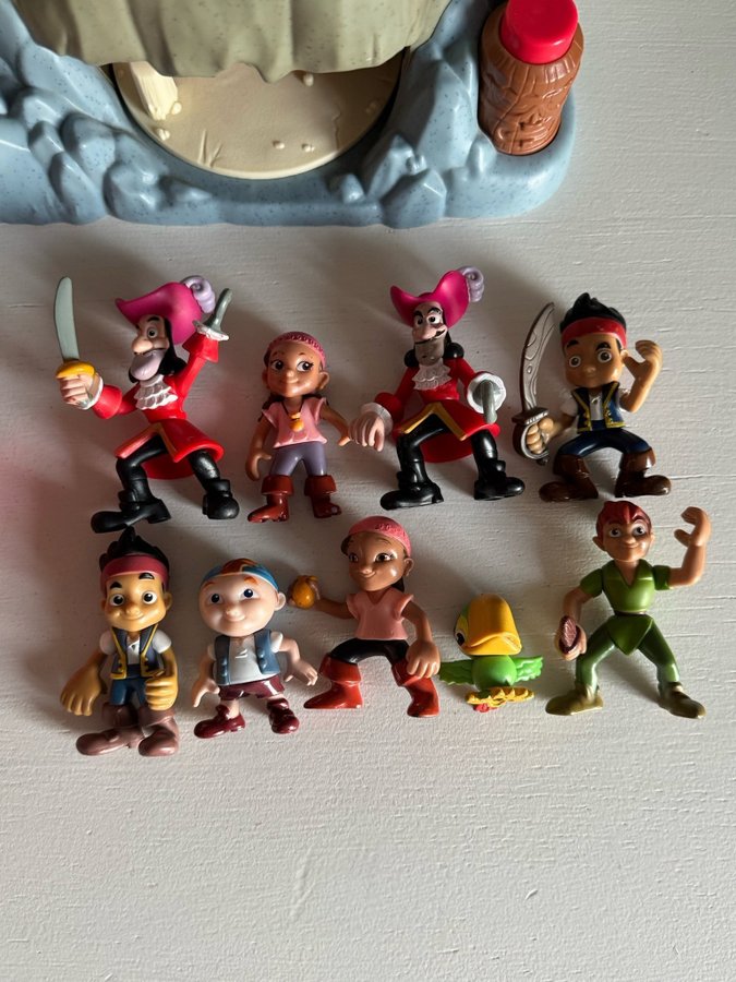 Jake och Piraterna Disney Stort Paket 9 figurer Bil och Döskalleön julklapp