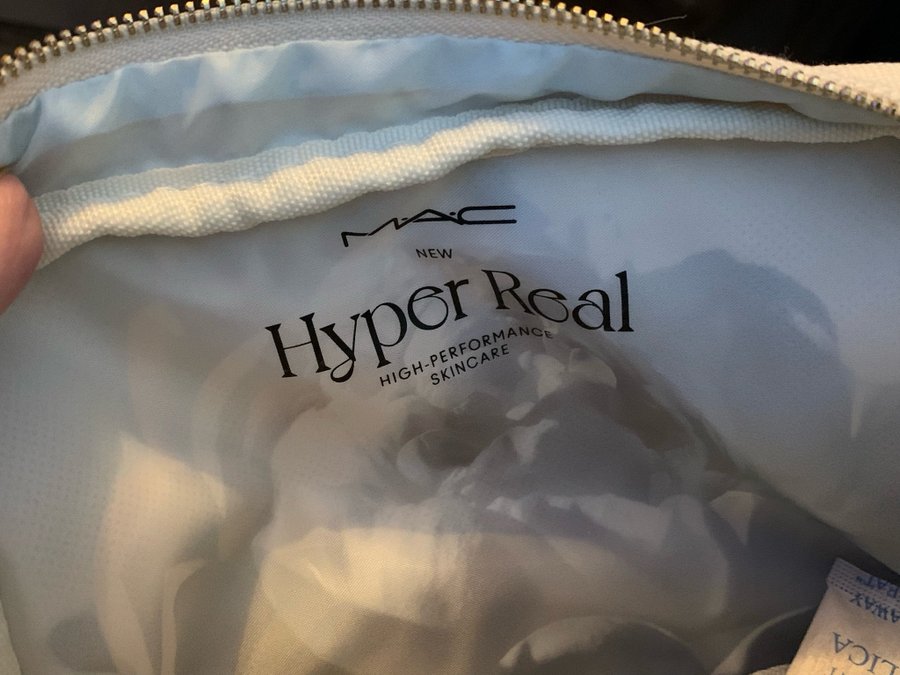 MAC Hyper Real necessär. Exklusiv VIP gåva. Perfekt storlek. Ny med plast.