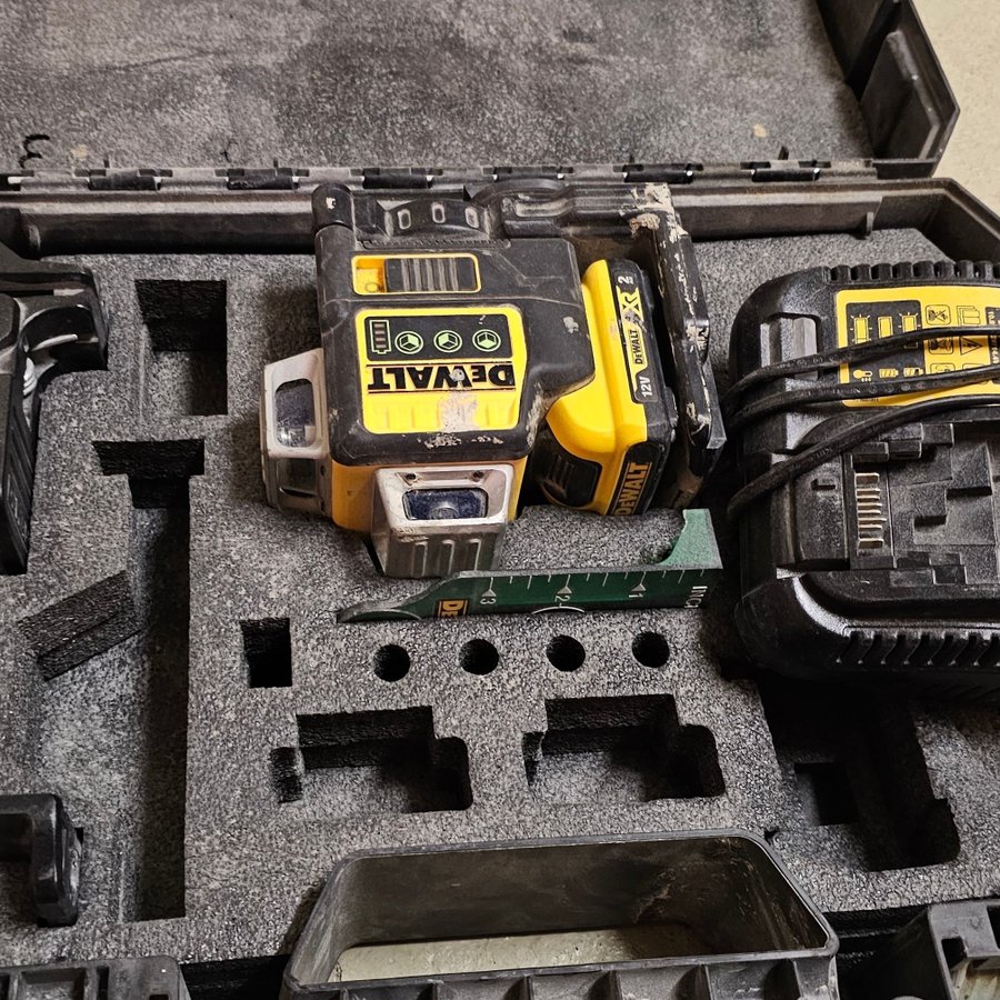 DEWALT DCE089D1G Korslaser