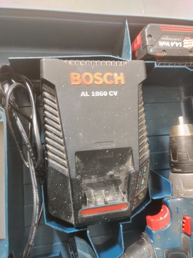 Bosch Skruvdragare 3601 h60 400 med laddare + 2st battrier