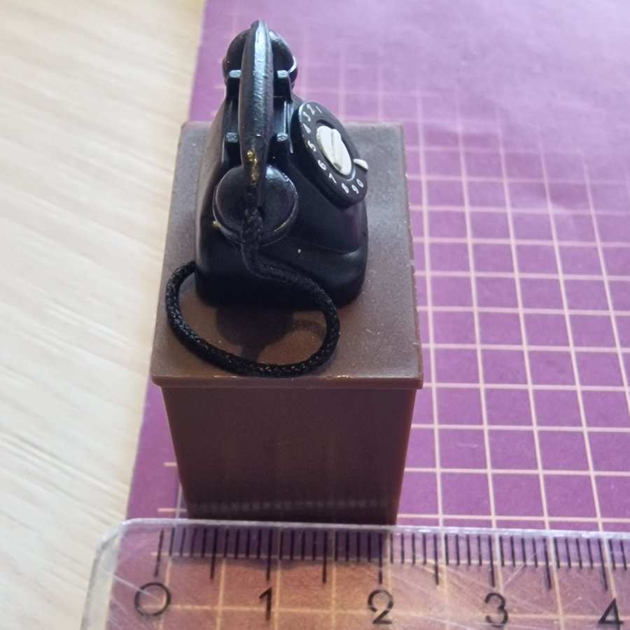 Miniatyr magnetisk telefon med bord