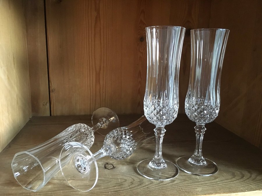 Champagne glas 4 fina glas med tyngd Gott skick H:208 D:53cm