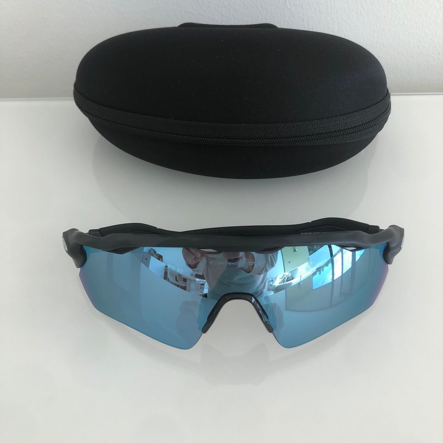 Nyskick! OAKLEY polarized prizm solglasögon