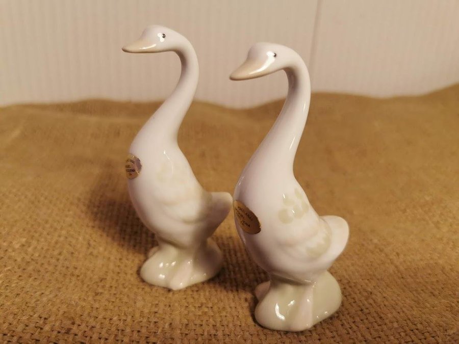 2 Figuriner Etikettmärkta Porcelenas Miquel Requena SA