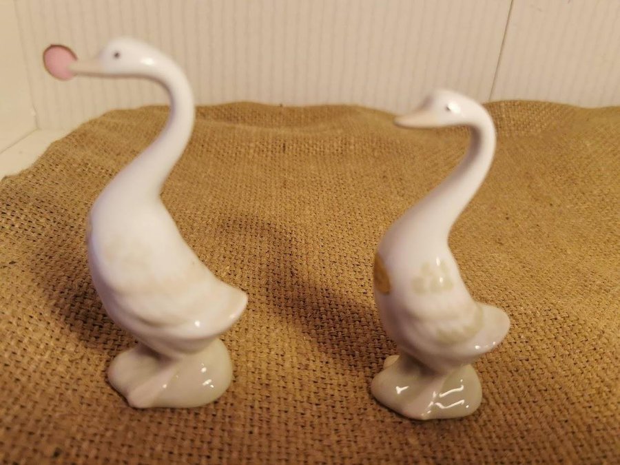 2 Figuriner Etikettmärkta Porcelenas Miquel Requena SA