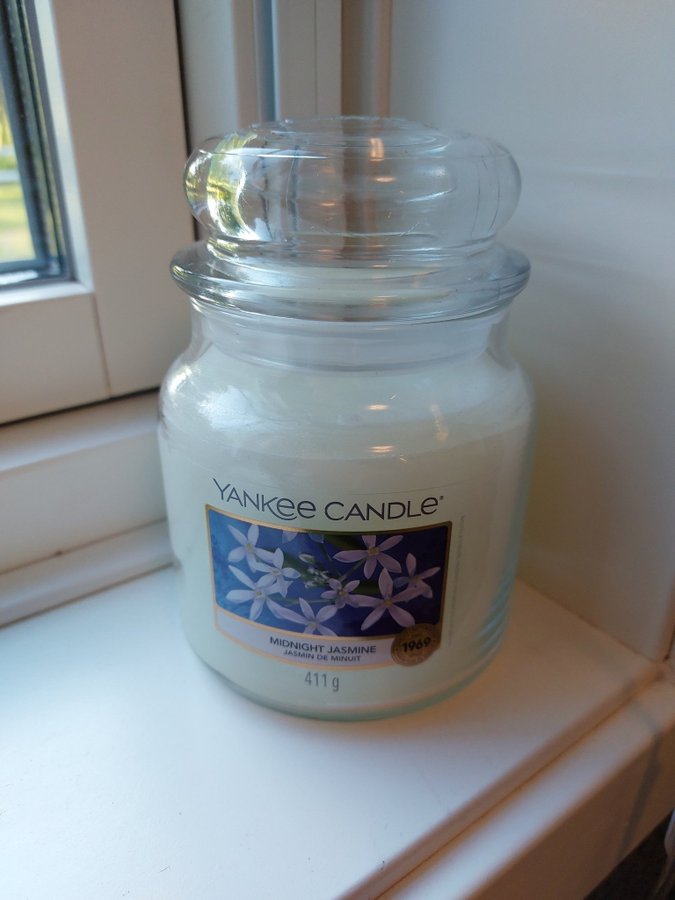 Yankee Candle Midnight Jasmine medium jar - NYTT, värde ca 350 kr