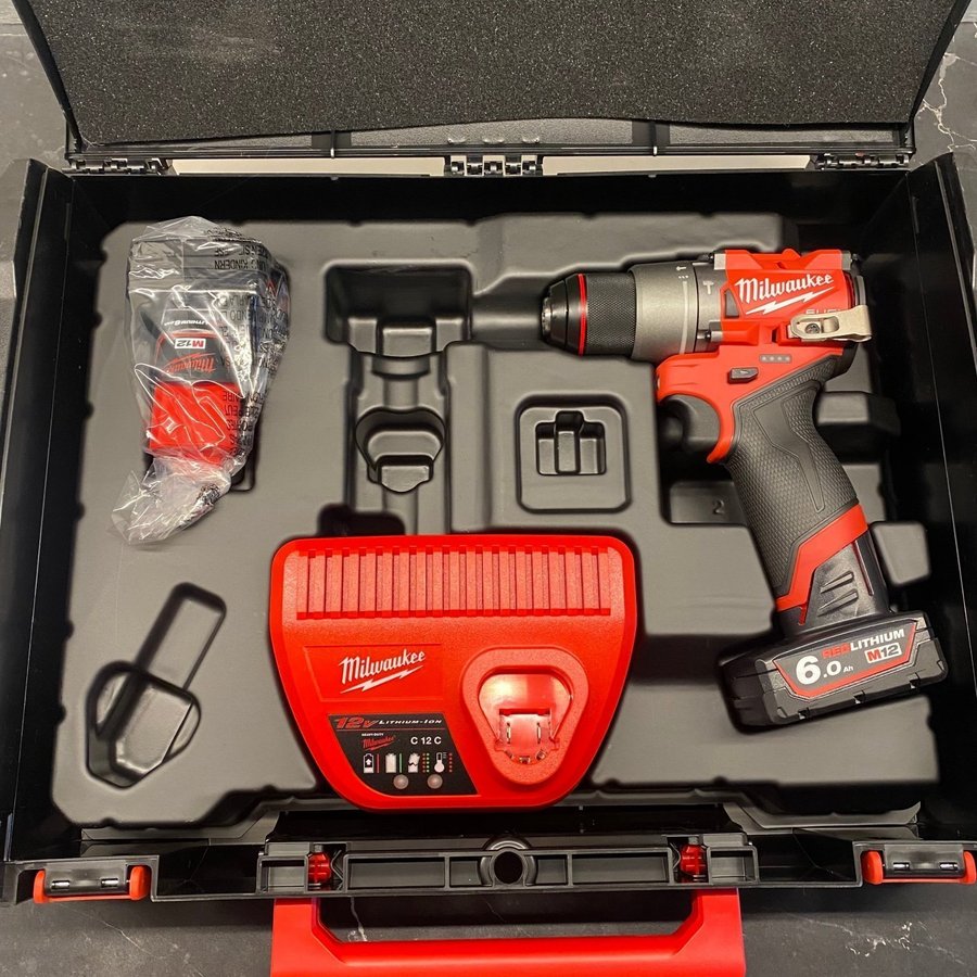 Ny Milwaukee M12 FPD2 skruemaskine med 2 stk 6,0 ah batter og lader