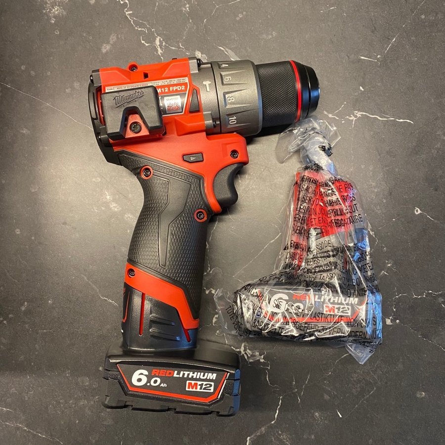 Ny Milwaukee M12 FPD2 skruemaskine med 2 stk 6,0 ah batter og lader