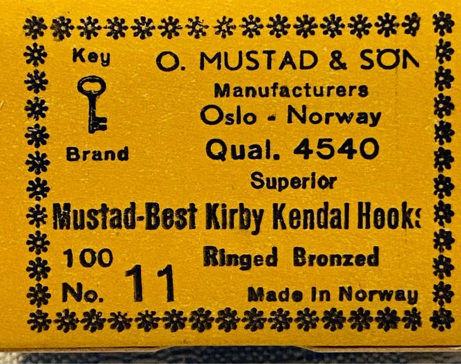 MUSTAD nr11. Qual 4540. 100st kvalitetskrokar brons . I sin original ask