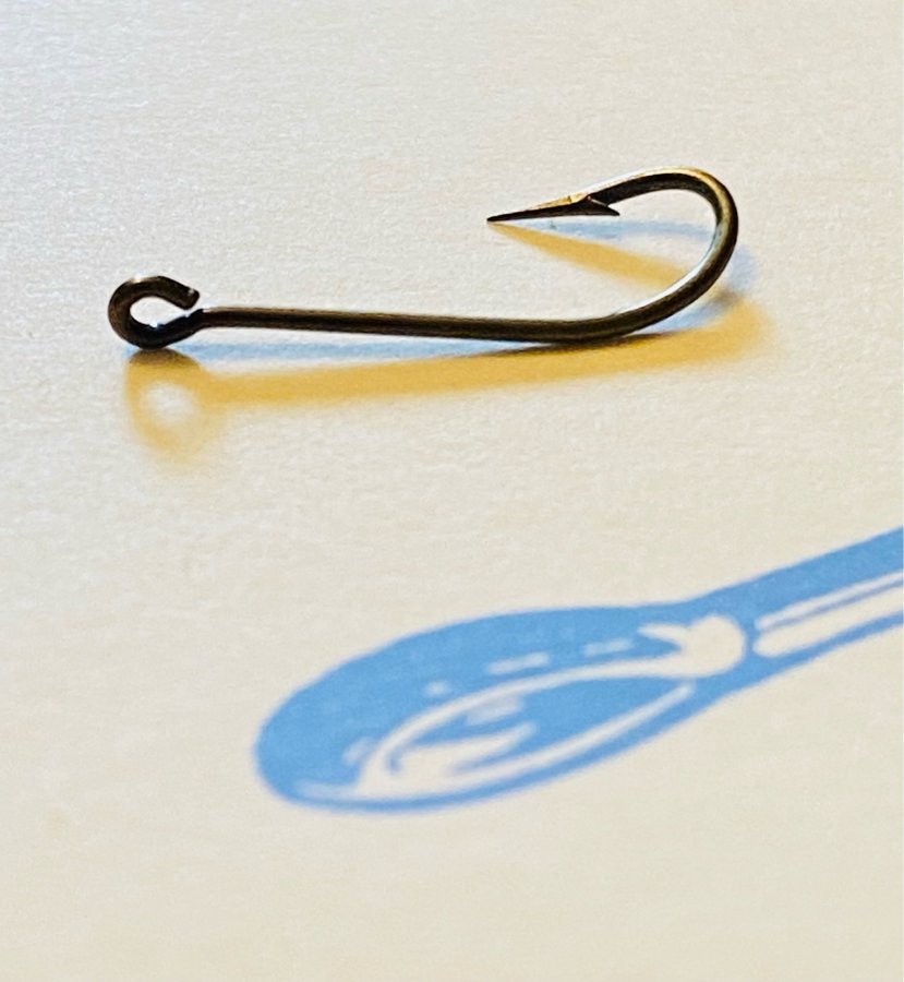 MUSTAD nr11. Qual 4540. 100st kvalitetskrokar brons . I sin original ask