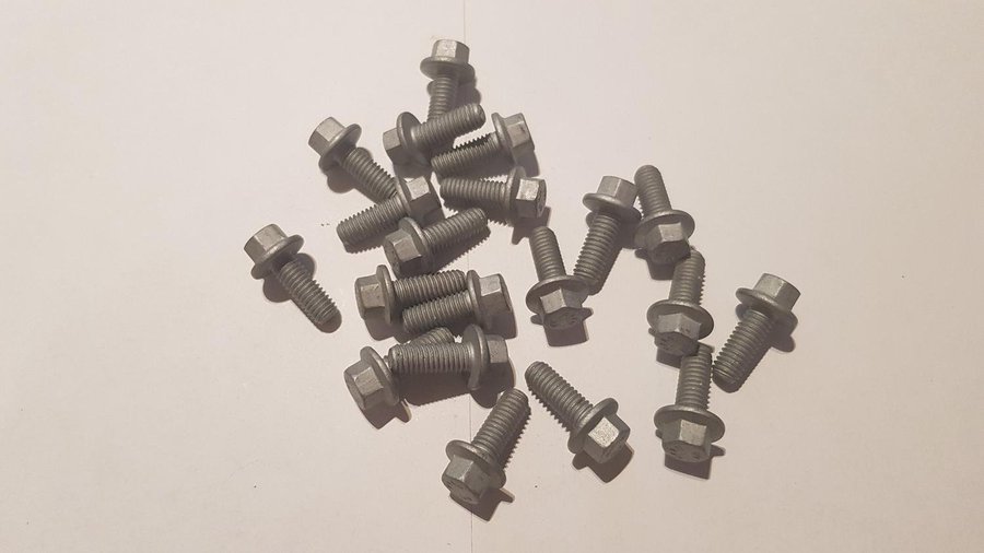 Bultar M6x10 - 15mm Hex 8mm hylsa Hållfasthet 109 - 40 st - NYA OANVÄNDA