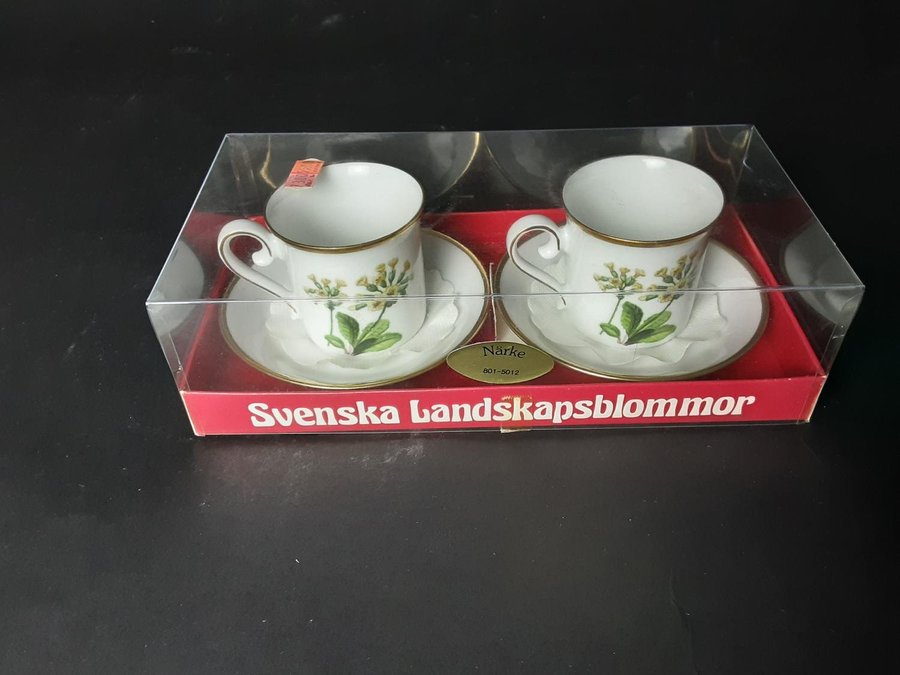 Ett par Kaffekoppar med fat Svenska Landskapsblommor Gullviva Närke