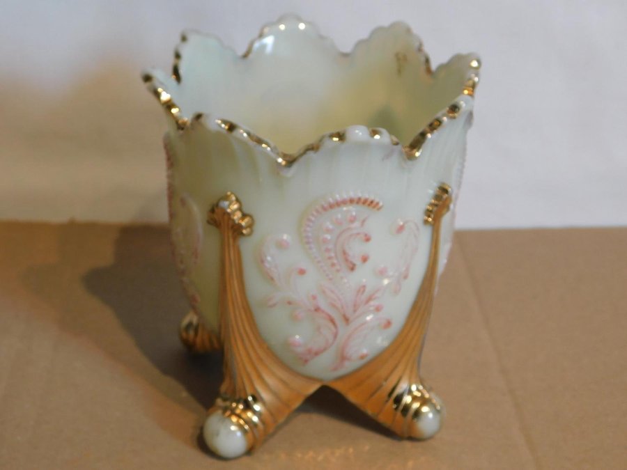 Opaline Glas Vas Antik Viktoriansk Vas med Guld Målning