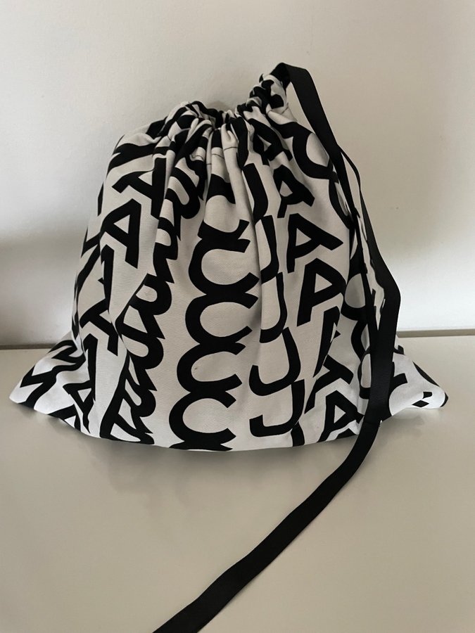 Marc Jacobs bucket bag