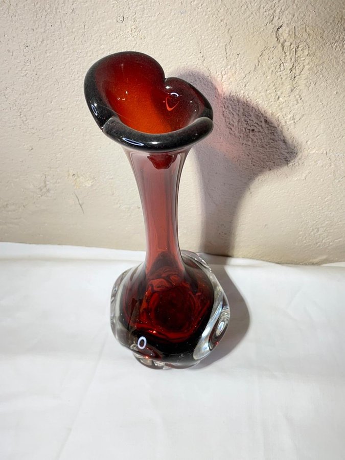 hög röd Vas av Börne Augustsson  Åseda glasbruk