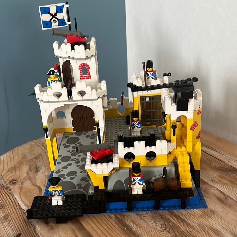 Lego pirates Eldorado fortress och Sabre island