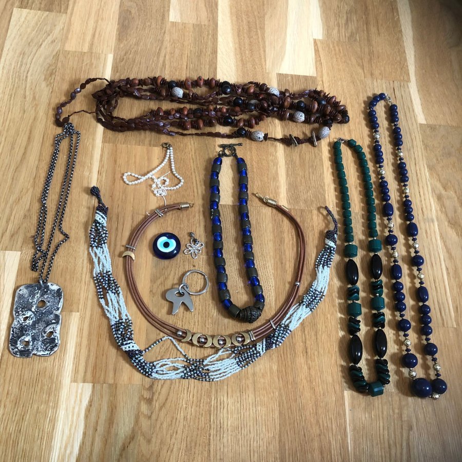 Diverse smycken halsband mm Fynd? Fri frakt