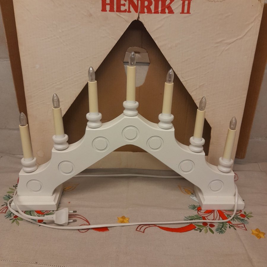 Elektrisk Adventsljusstake vitmålad trä-Henrik II