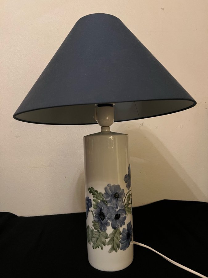 Bordlampa med blommor höjd 50 cm