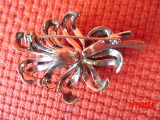 Vacker vintage brosch i silver med markasiter 5 x 3,5 cm, stämplad S och 835