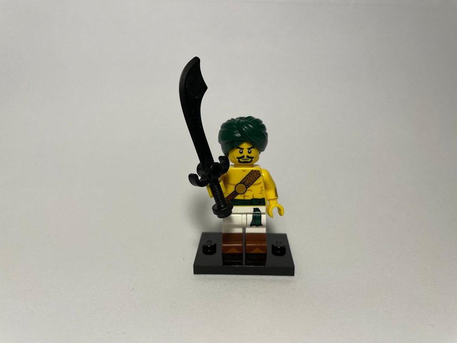 LEGO Collectible Minifigures: Series 16 - Desert Warrior (2016)