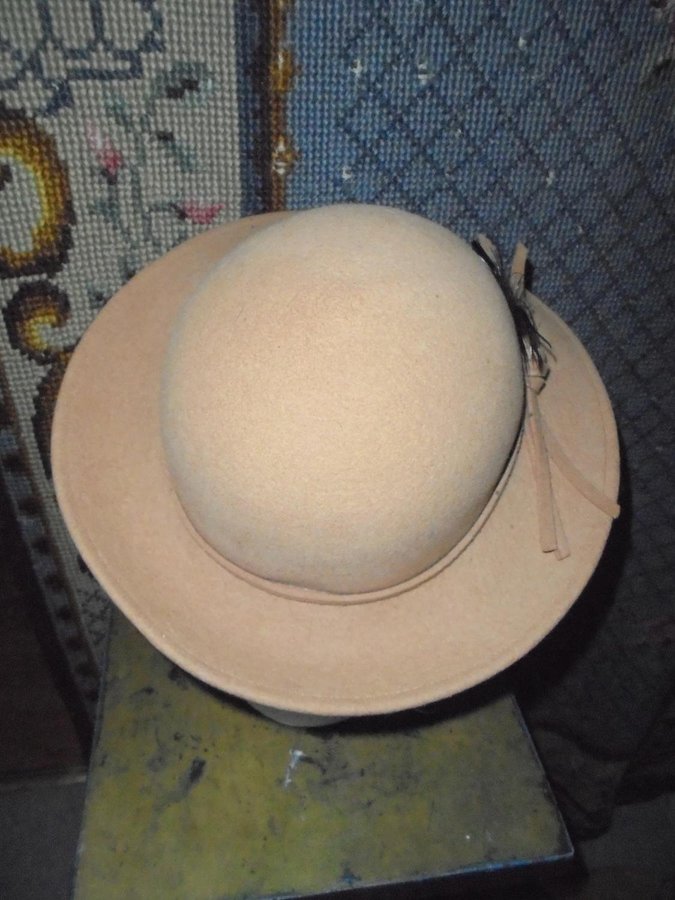 hatt beige damhatt vintage oanvänd