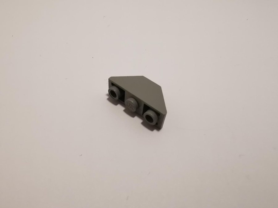 Lego - sned - slope - inverted - 1x3 - part 2341 - ljusgrå (old light gray)