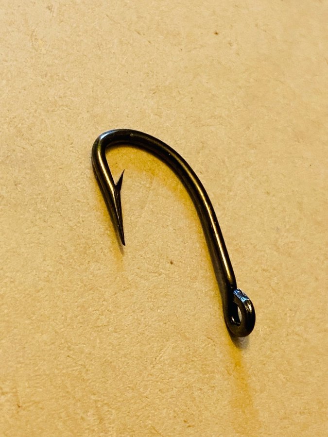 Ny krok ! Obs Mustad nr8. Qual 3472 . 100 krokar i sin original ask !