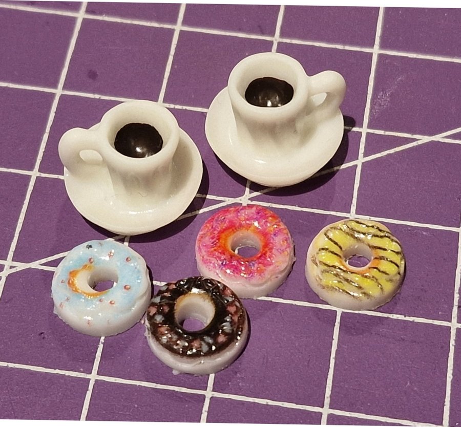 (6st)Miniatyr kaffekoppar och donuts till Lundby