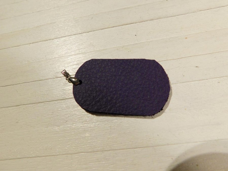 Hänge ( Dog Tag ) av Skin/Läder Svensk handarbete