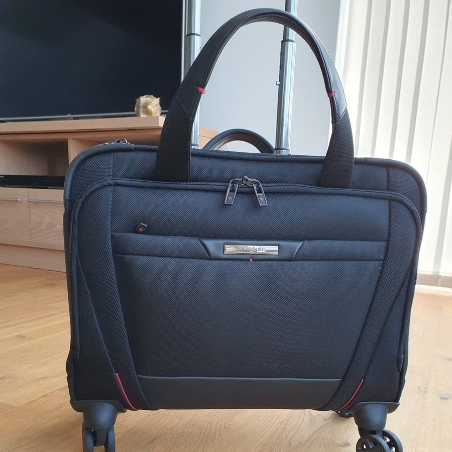 Oanvänd Samsonite Pro-DLX 5 Portfölj Resväska med hjul svart 46 cm