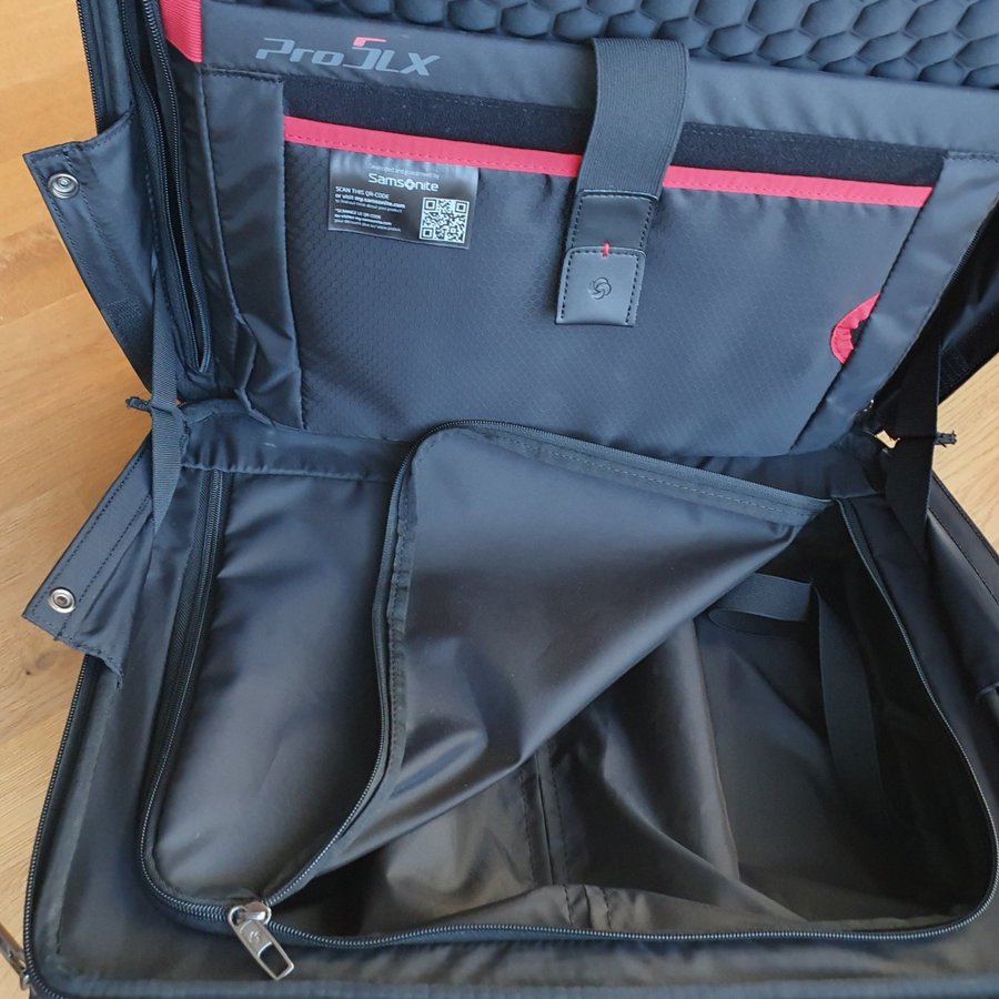 Oanvänd Samsonite Pro-DLX 5 Portfölj Resväska med hjul svart 46 cm