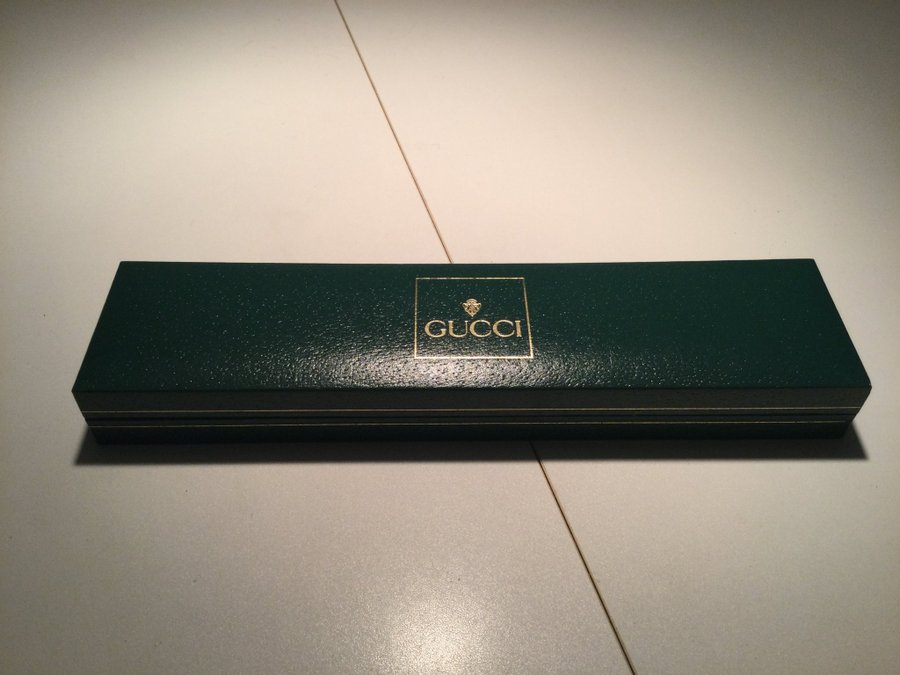 Gucci låda Ask fodral armbandsur från nedlagd verkstad butik dödsbo Fynd !