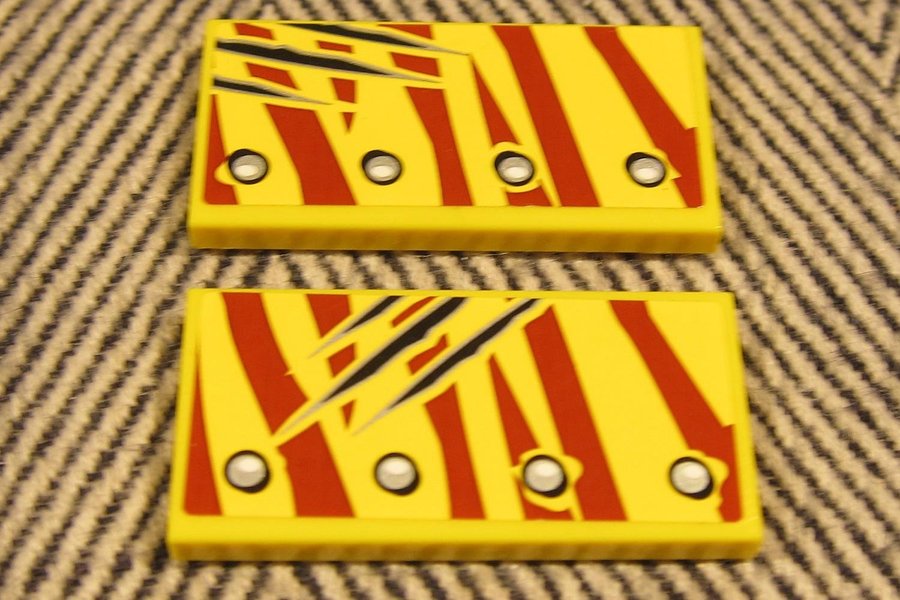 2 st LEGO Tile Platta 2 x 4 gul Set 5884 Dark Red Tiger Stripes