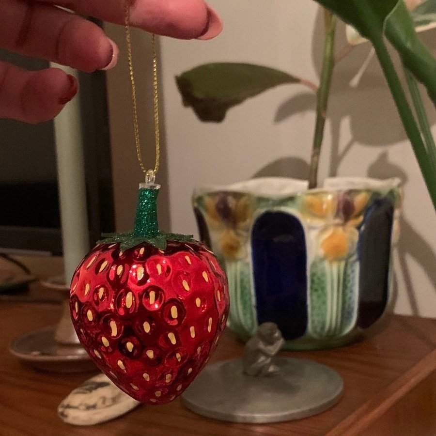 Julgranspynt ornament röd jordgubbe Cody Foster